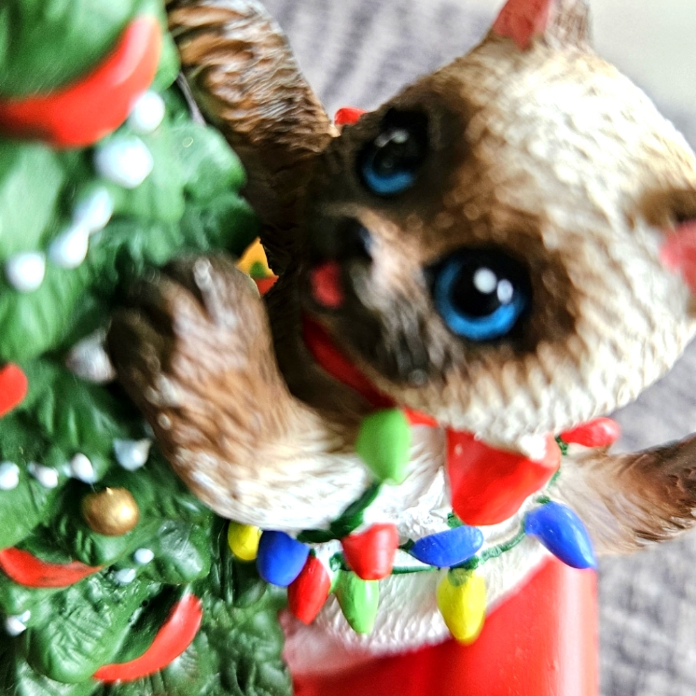 Kayomi Haoai's Christmas Sleigh Train Collection . Santa